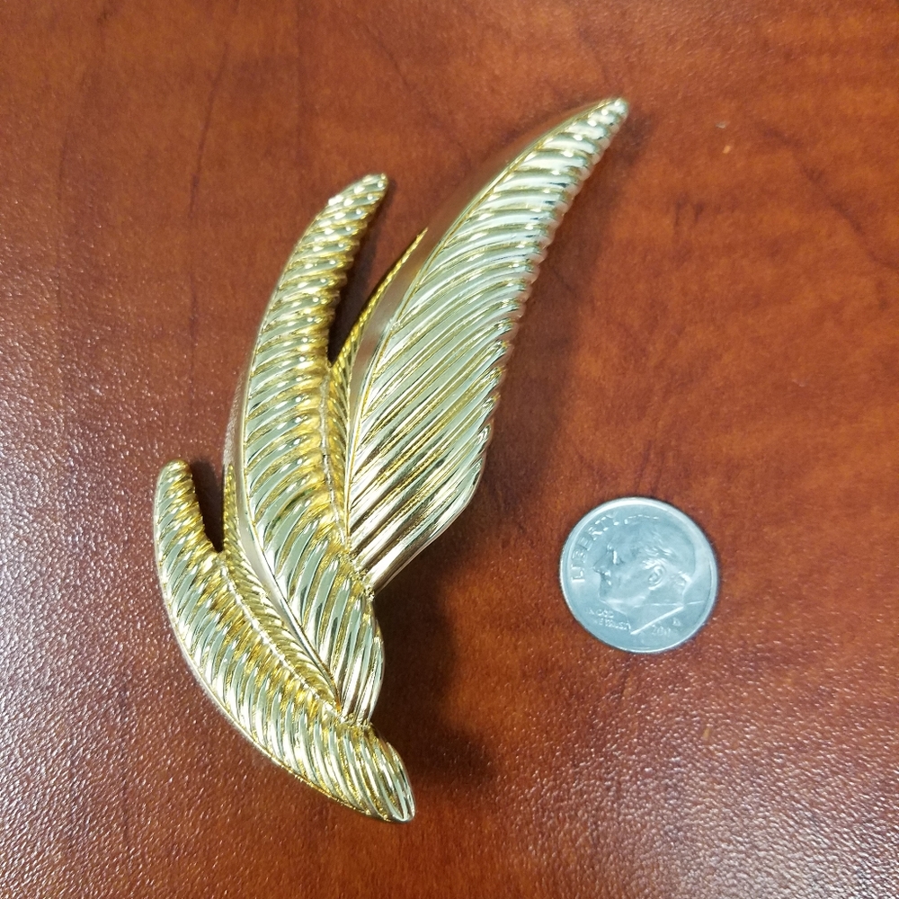 Vintage Goldtone Leaf Brooch - Picture 1 of 1